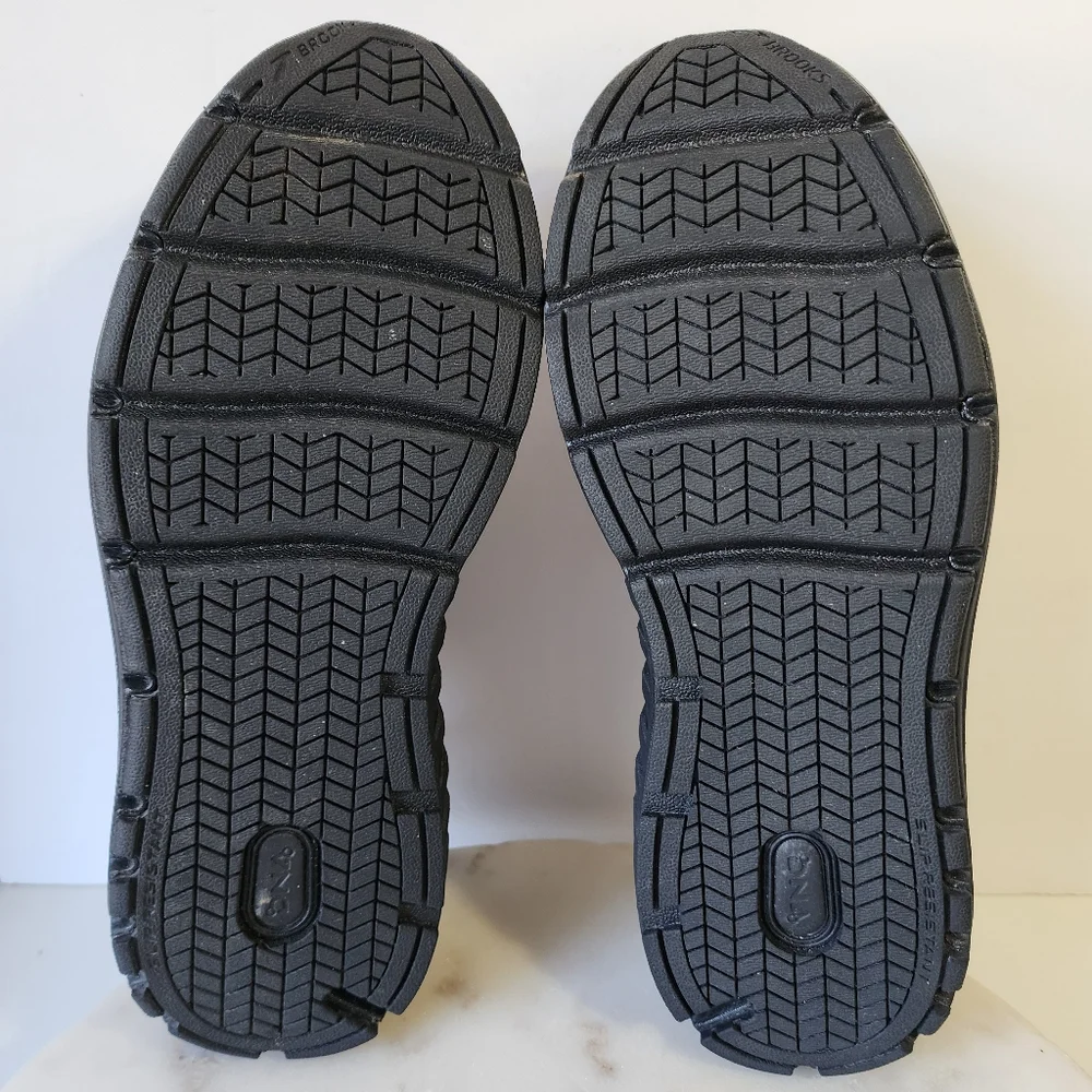 Brooks Women's Addiction Walker 2 Black Shoes Sneakers Size 12B 1203071B072